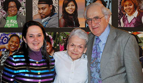 Emily Auerbach with her parents, Wanda and Bob